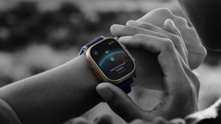 apple-watch-ultra-3-hiking-satellite
