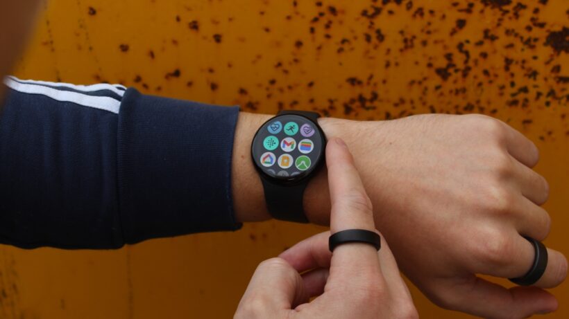 user controlling smartwatch with the crown