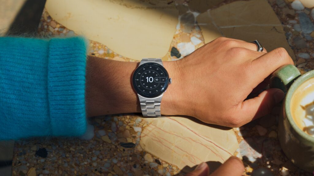 google-pixel-watch-4-metal-link-bracelet